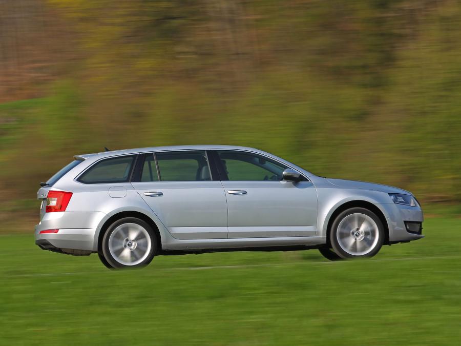 Skoda Octavia Combi 4x4 2013 года  (фото 12 из 23)
